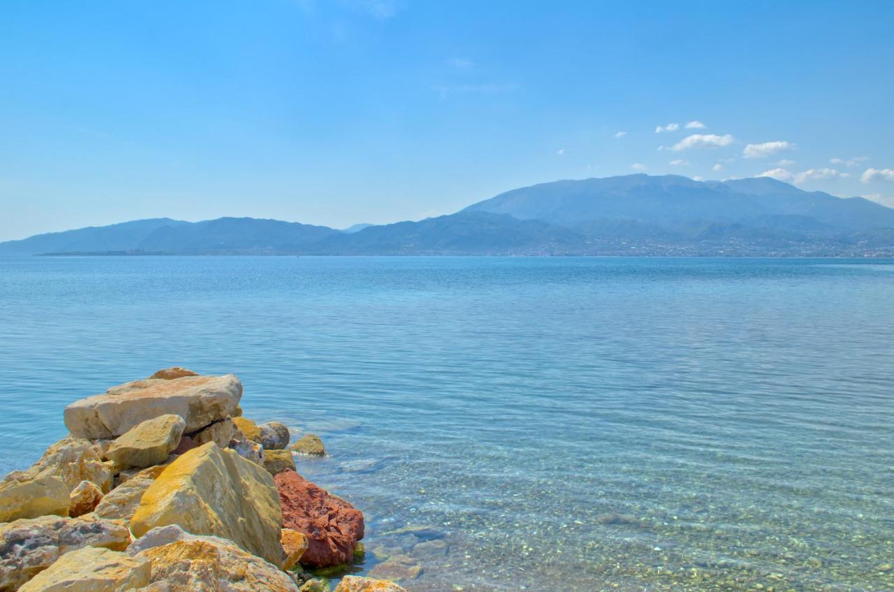 Epipleon Luxury Suites -106- Δωμάτιο 40Τμ Με Βεράντα 45Τμ Μπροστά Στην Θάλασσα Nafpaktos Exterior foto